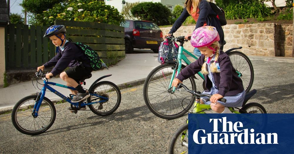 Chris Whitty says culture-war coverage of cycling could harm nation’s health