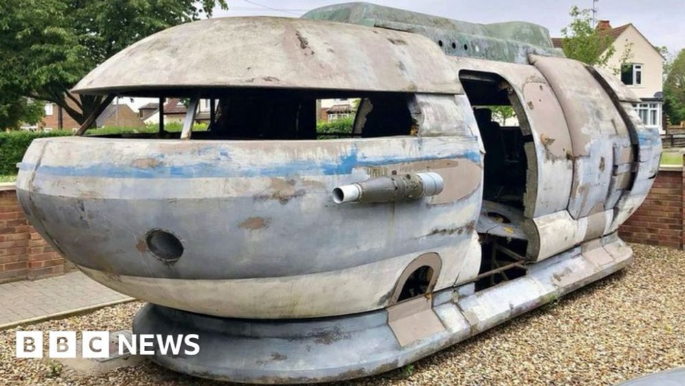 Cold Lazarus TV spaceship prop sits in Leighton Buzzard front garden