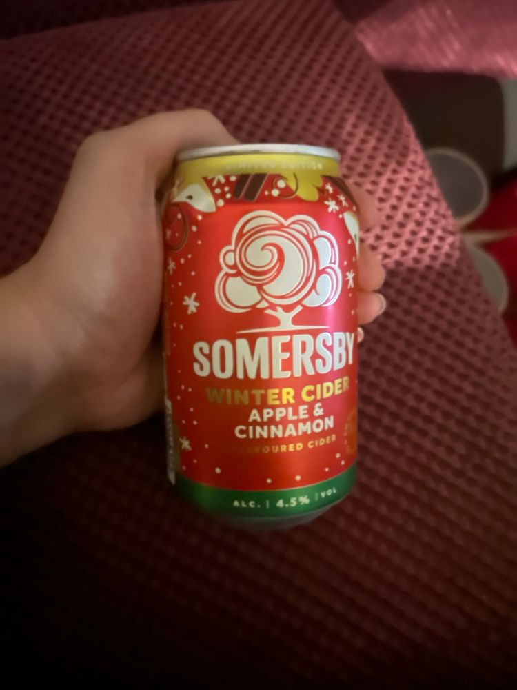 Eine Dose Somersby Cider im Geschmack Apfel Zimt
