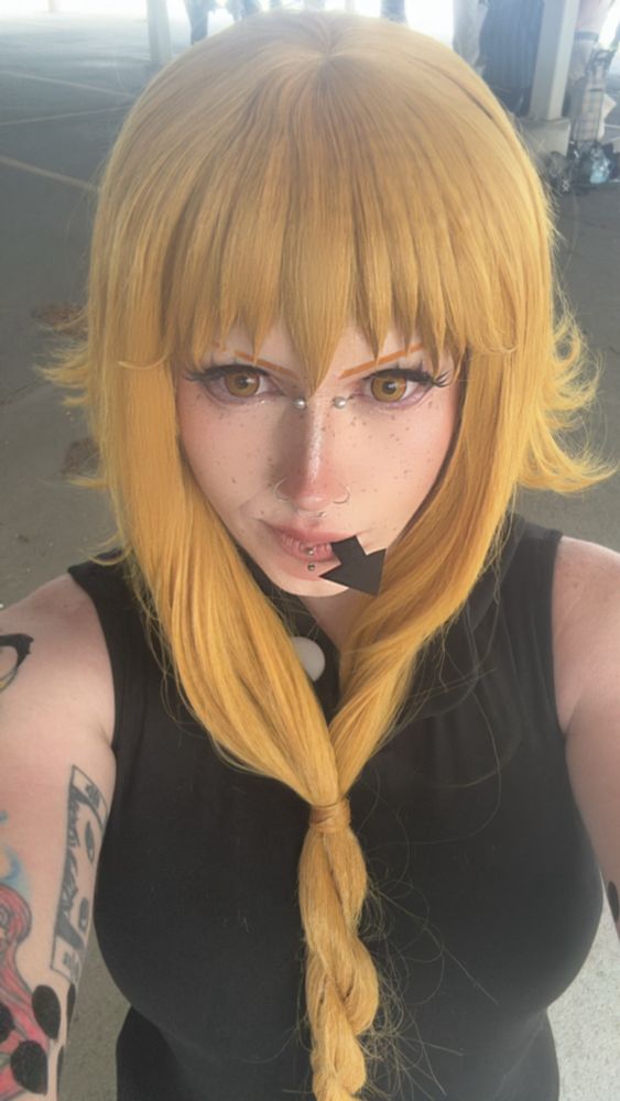 Medusa cosplay selfie with arrow tongue 
