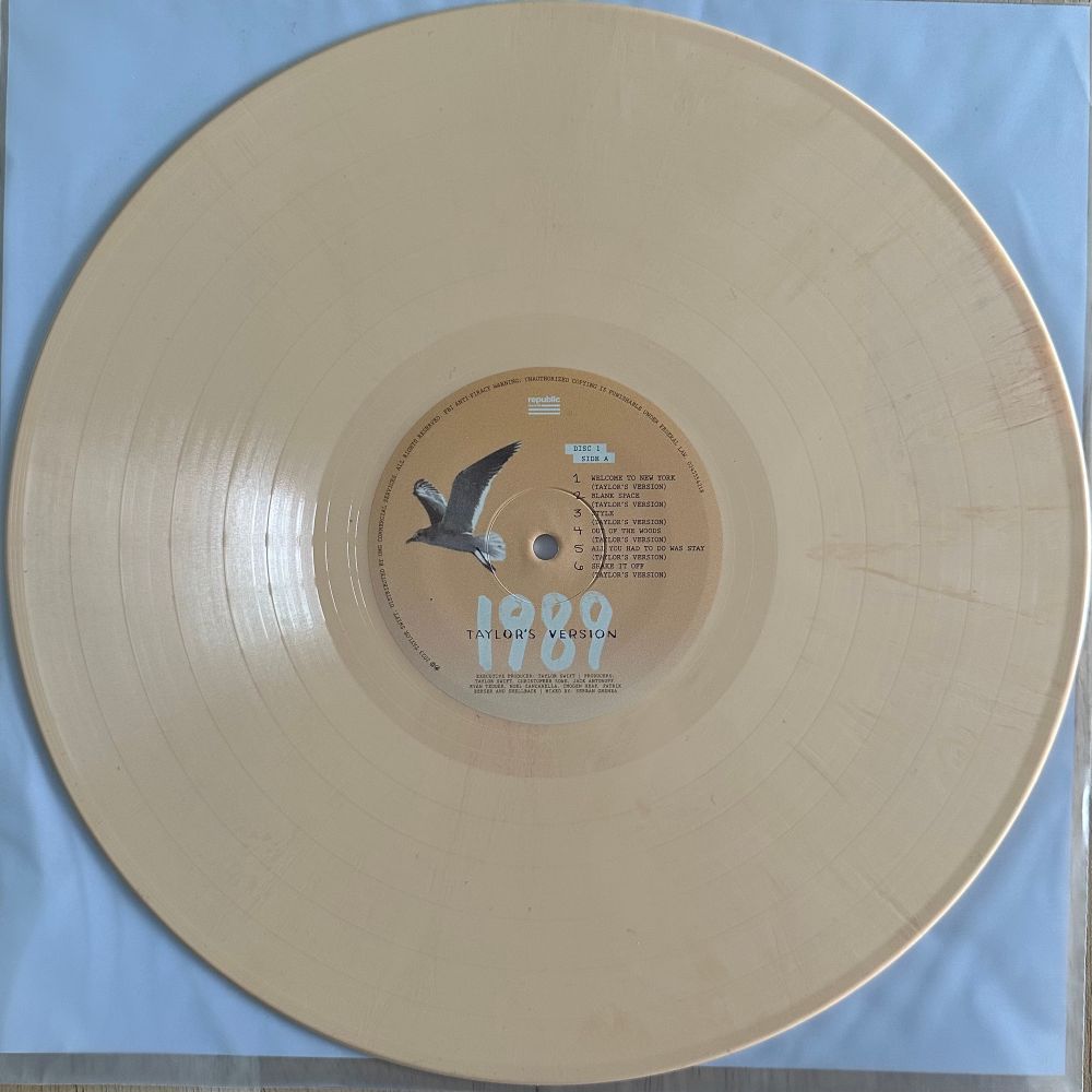 A photo of the tangerine vinyl variant of the 1989 (Taylor’s Version) album by Taylor Swift. 
