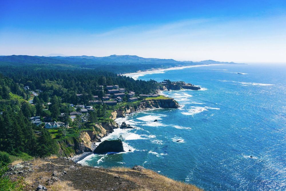 View of the Oregon coastline from near Yaquina Lighthouse. Yaquina Head Outstanding Natural Area, OR. September 1, 2022. Sony A7 + Zeiss 35mm f/2.8.