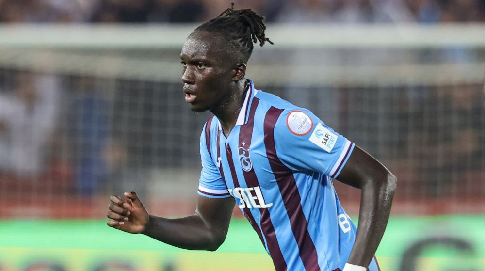 Baptista Mendy avec le maillot du Trabzonspor