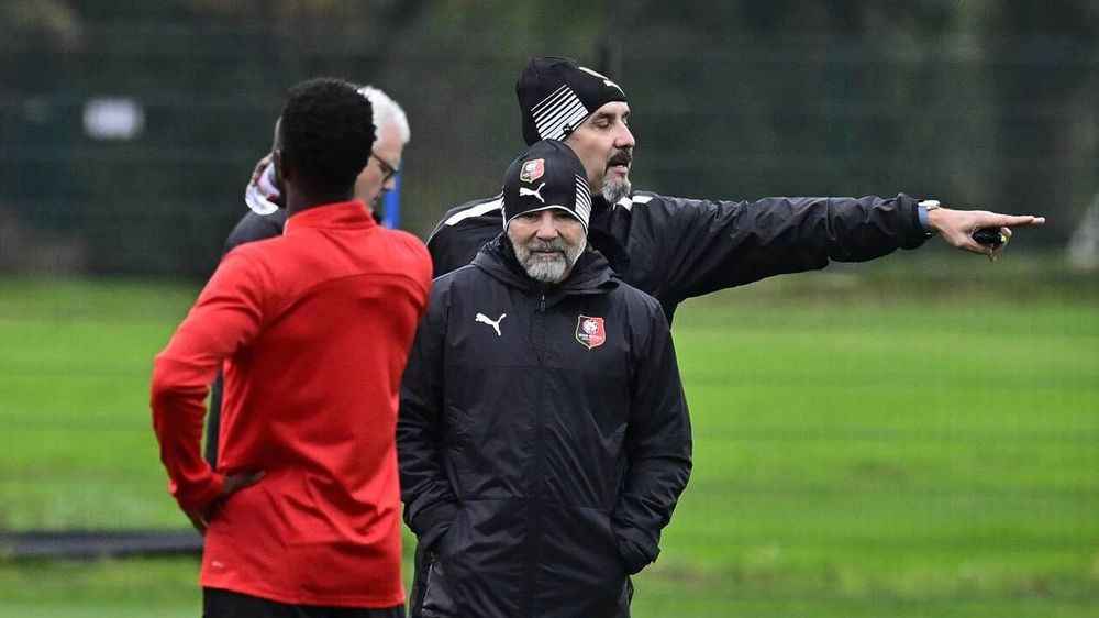 Photo de Jorge Sampaoli à l'entraînement avec ses adjoints