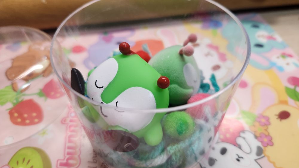 🌊
psのお付きのニンフという設定以外は特に固めてない。ps←←←←←←←夢主なので、psの気が向くままに情けをかけられるも、psの真意は分からない。だけど他人から夢主についてイジられたりちょっかいかけられるのは気に入らない。たまに夢主のデカい愛に振り回されたりする
前にリクエストで書いた兄妹モノのps夢もヤンデレ要素のある酷い内容なので、根本的に甘々なのが書けない。純粋な両思いの甘々ポセアムとかは他所様の作品で摂取してます。救いがないです(私の頭が)

💀
何故か比較的設定が固まってる固定夢主。
大柄で巨乳のムチムチでかつよ女悪魔という設定(ただの主の趣味)体重と愛が重い女は良い。彼女の過去編だけで小説一本は余裕で書けるがさすがに自制してます。
誰からも愛されたことがなく、普段は恐れられてるけど妖艶な見た目に反して中身はピュアな女と包容力のあるhdsという、割と安定的なカプ
たまに女攻め要素がある。
ハデペルもペルがデカ女だとすごく嬉しいんだが(私が)、相場は可憐な女がち。でもそれも良い

✁
現世軸。田舎からロンドンに出稼ぎに来た純朴な女の子というくらいしか設定はない。とにかく人を疑ったりしない。
添い遂げることもなく当たり前に別れるのですが(！？)ジャに散々弄ばれて突然捨てられて欲しいという気持ちと、愛に溢れた純粋な夢女に対して母性を感じて欲しいという気持ち。ジャって深層では母性を渇望してそうなので。
心が2つある~！！
夢主はガチで人生を狂わせるまではいかなくても、ジャを失った空洞を一生抱えて欲しい(願望型)
というか彼女の人生をめちゃくちゃにする勇気がないです、私には
対してジャは夢主に対して何を思っているかは分からないです(？？)
ジャの夢小説は以前に支部で数作品あったのに、最近見たら消えてた😭😭😭😭
俺が頑張って書くしかない