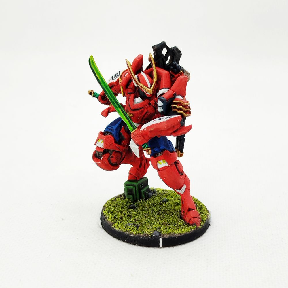 Foto de la miniatura de un Mechazoid Sokorentai sobre un fondo blanco.

Se trata de una enorme armadura de combate de color rojo con acentos blancos y dorados que trata de simular la forma de un samurái.

Va armado con dos katanas de energía cuyos filos brillan de un verde neón.

Cuenta también con un lanzamisiles en la parte izquierda de su pecho. Y lleva también una ametralladora pesada guardada en su espalda.
