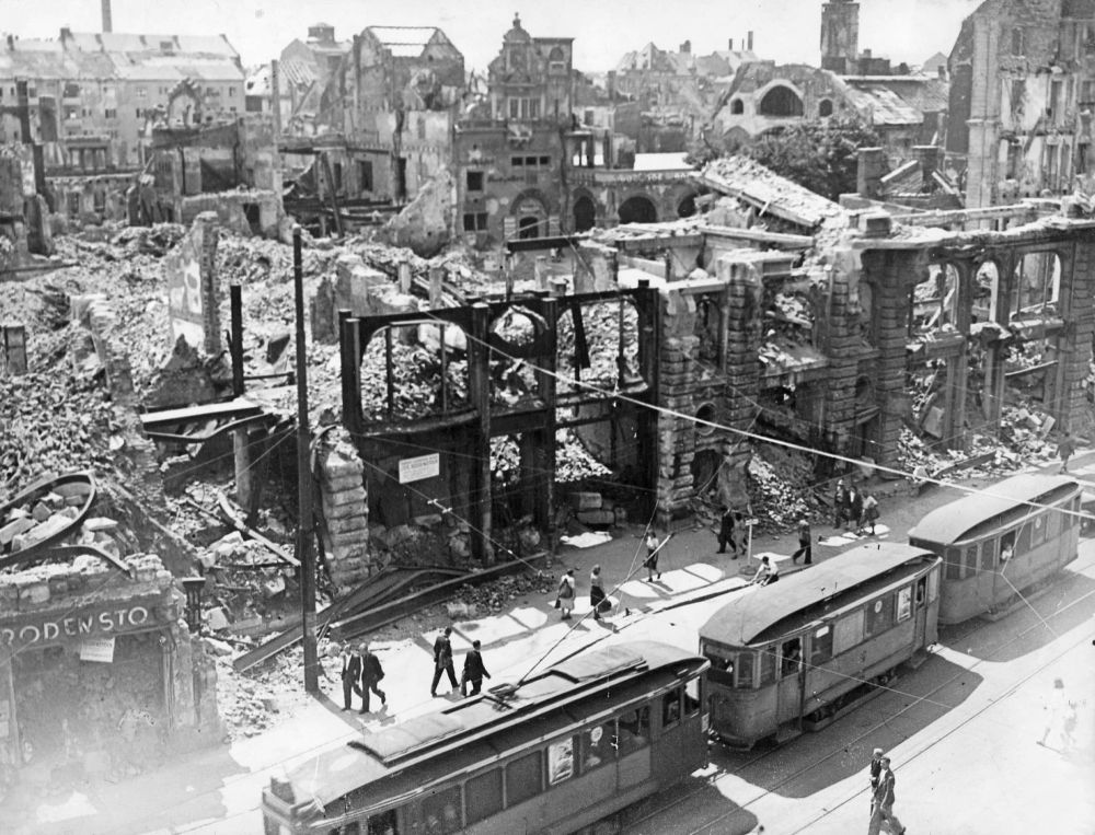 München zerstört 1945. Trümmer des Hbf.
