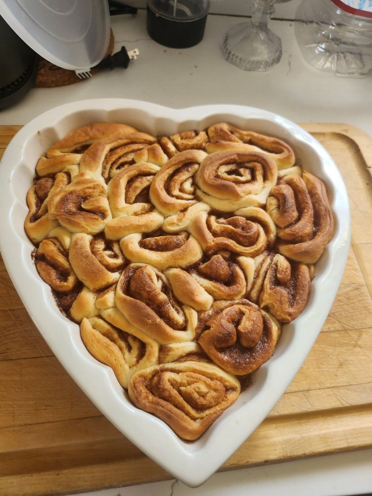 I gave this away as a gift im still sad. I love that pan...