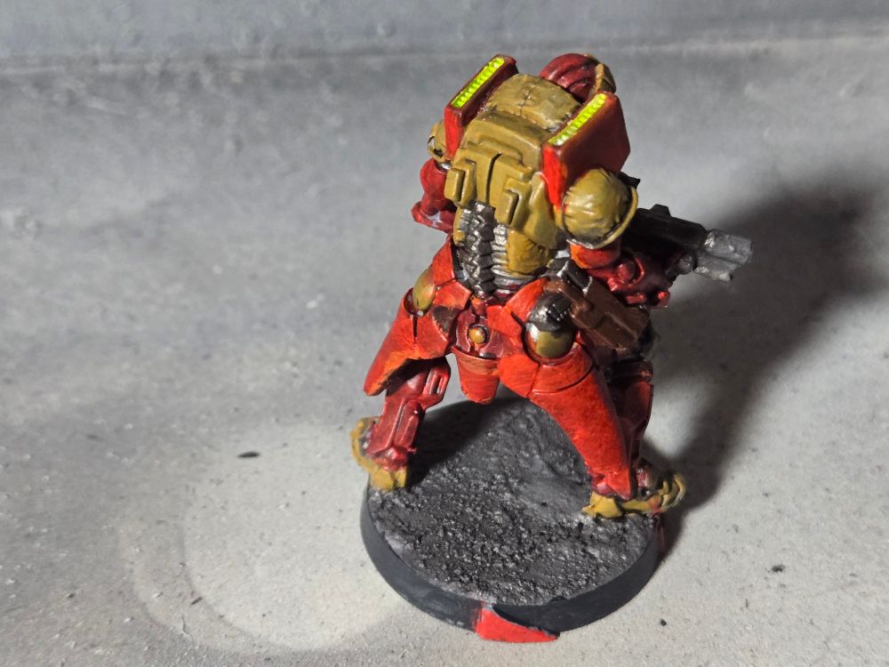 The back of the Asawira. Same colors except the armor spine is gunmetal and the shoulder exhaust vents are a glowing yellowish green.
