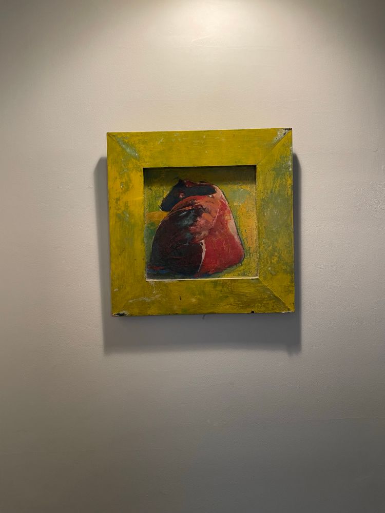 A painting of a bull looking over its shoulder, hung in the toilet. 🚽 