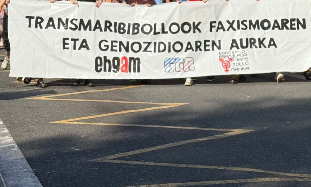 A banner reads “Transmaribibollook faxismoaren eta genozidioaren aurka”