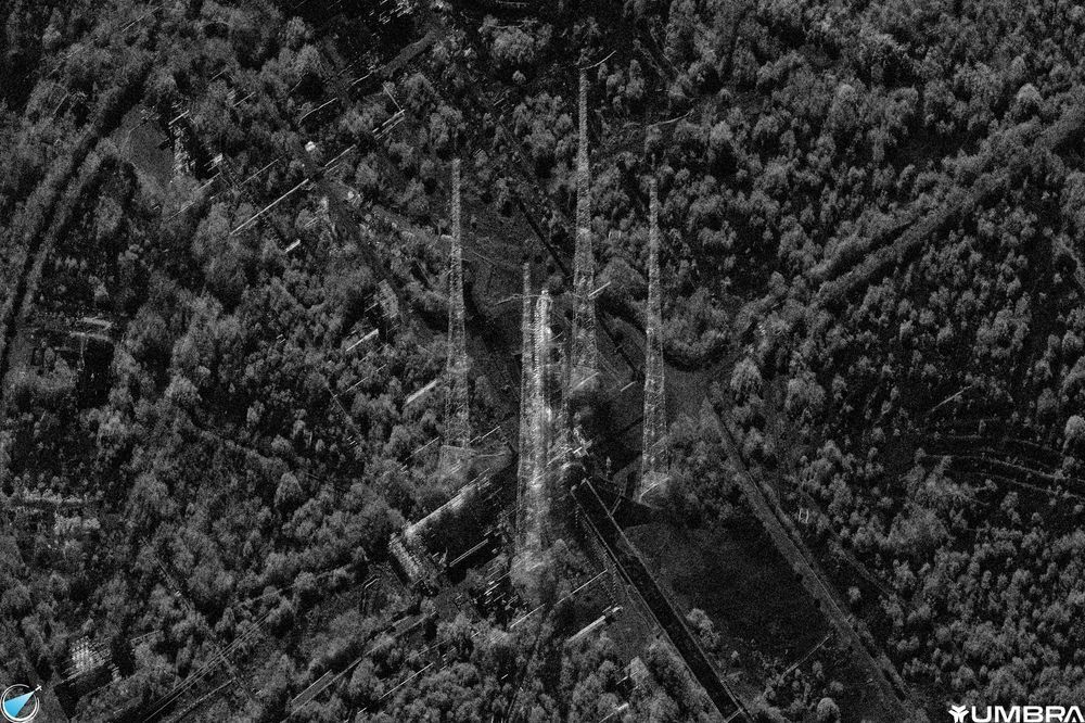 A black and white very high resolution Umbra radar satellite image on NISAR on the launch pad 19hrs before its launch.