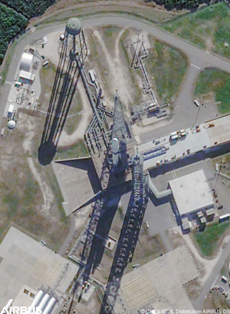 A high resolution satellite image of Blue Origin's New Glenn rocket standing on its launch pad on December 1, 2024.
