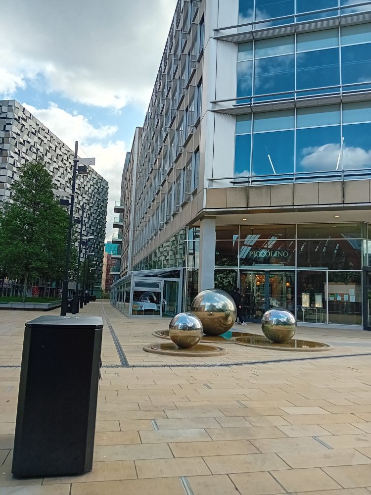 Decorative fountains in the form of steel balls that water trickles down