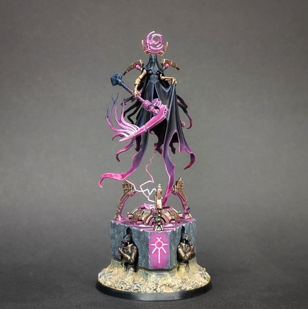 A kitbashed C'Tan, based around a Lady Olynder model.