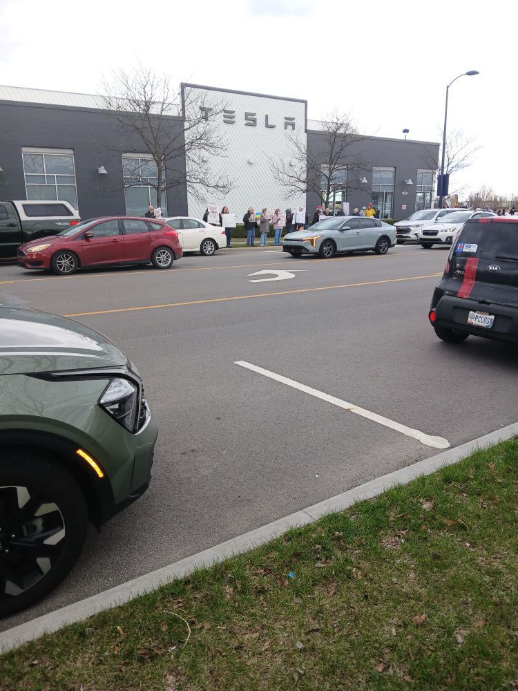 Protest at Tesla dealership, Columbus, Ohio