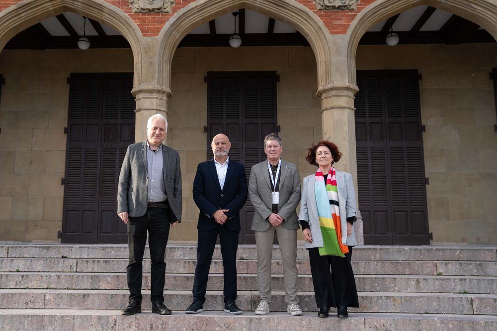 German Rigau, subdirector del centro HiTZ; Rafael Briet Seguí, director general de Cooperación Autonómica; Aitor Aldasoro, viceconsejero de Cultura y Política Lingüística del Gobierno Vasco; e Igone Zabala, vicerrectora de Euskera y Planificación Lingüística de la EHU.