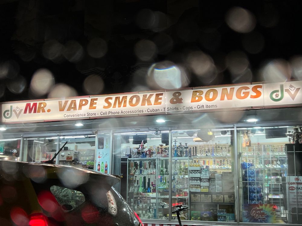 mr vape smoke and bongs