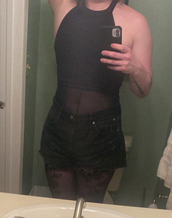 Renna in her cute new shorts with no sweater