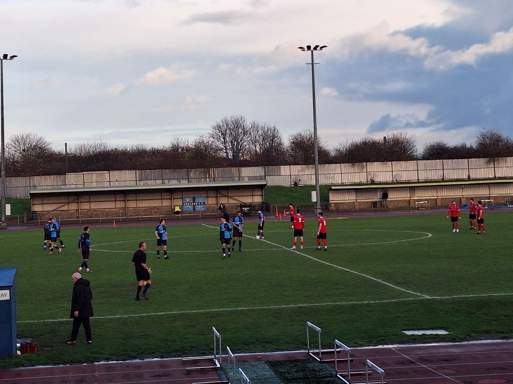 Kick off of croydon FC vs Staplehurst Monarchs