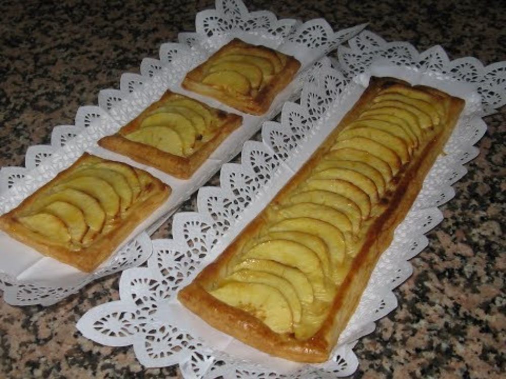 TARTA DE MANZANA CON BASE DE HOJALDRE