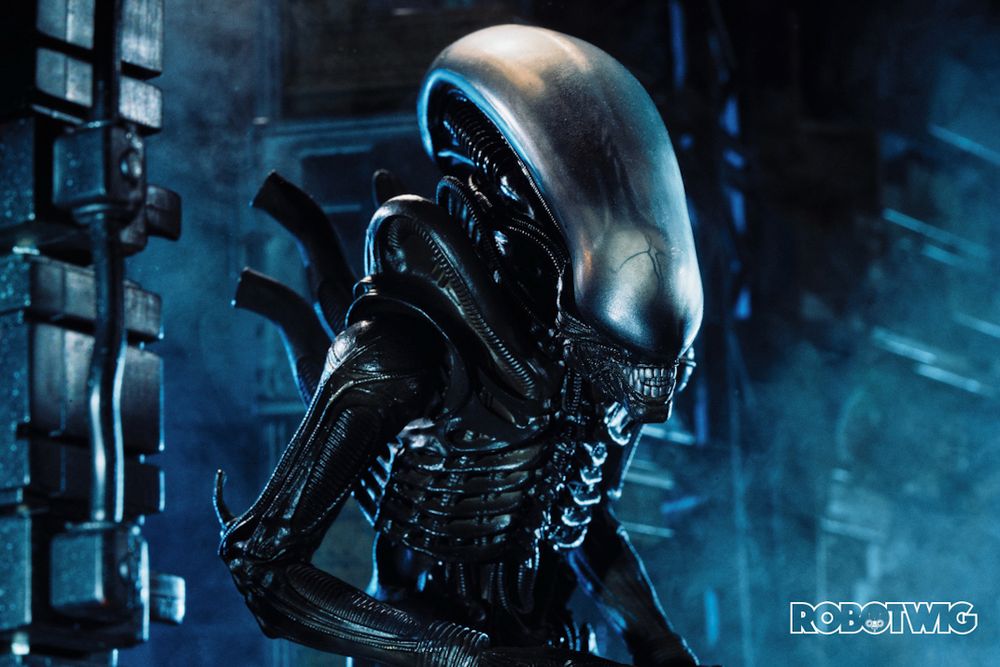 Xenomorph walks the corridors of the Nostromo 