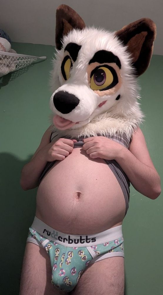 Tummy and undies selfie, green rudderbutts undies