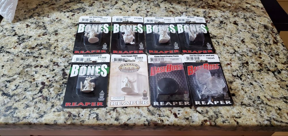 Lot of Reaper Miniatures, with 5 miniatures stating that they are ready to prime on the back