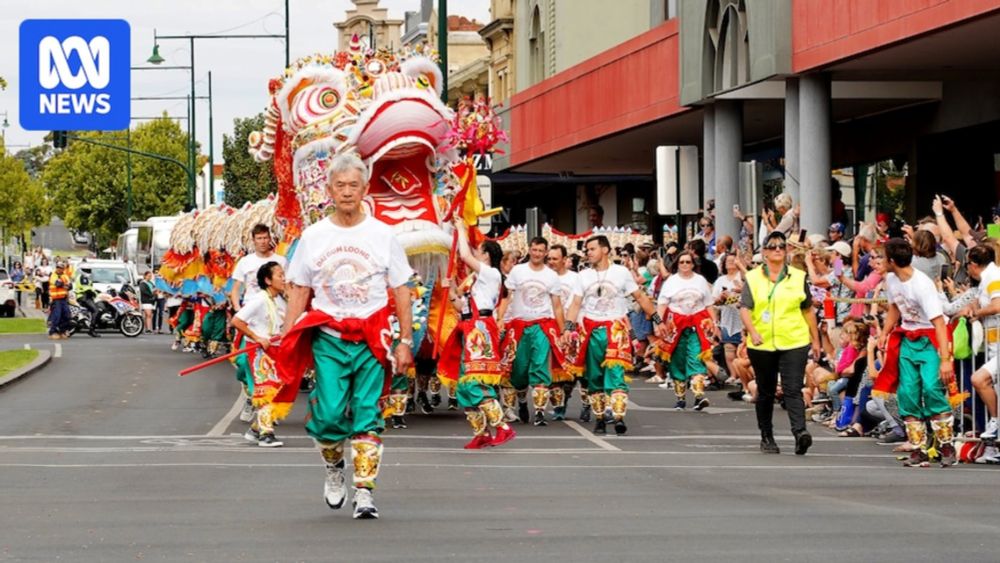 A small Victorian town is home to the world’s longest Golden Dragons. This is how to build one