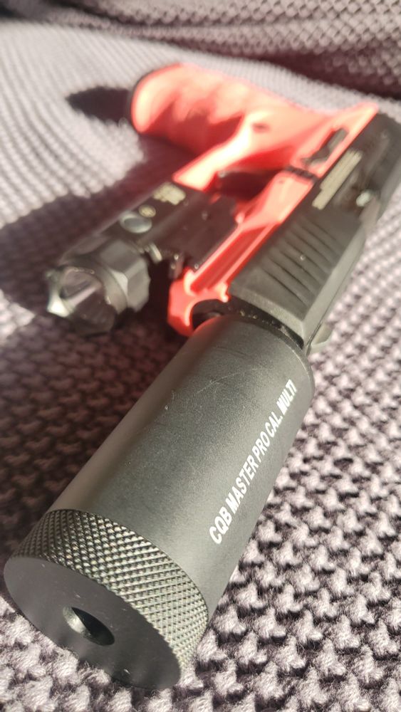 Detail image of my Umarex Elite Force Walter PPQ gas blowback replica, black slide, and "wildberry" frame, with a  closeup on the cqb supressor.