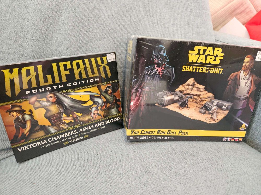 the Viktorias and the obiwan and vader duel pack