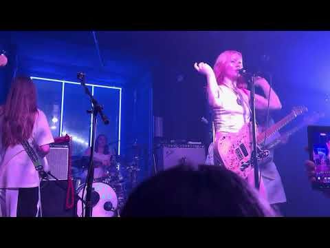 Wet Leg, “mangetout” Live