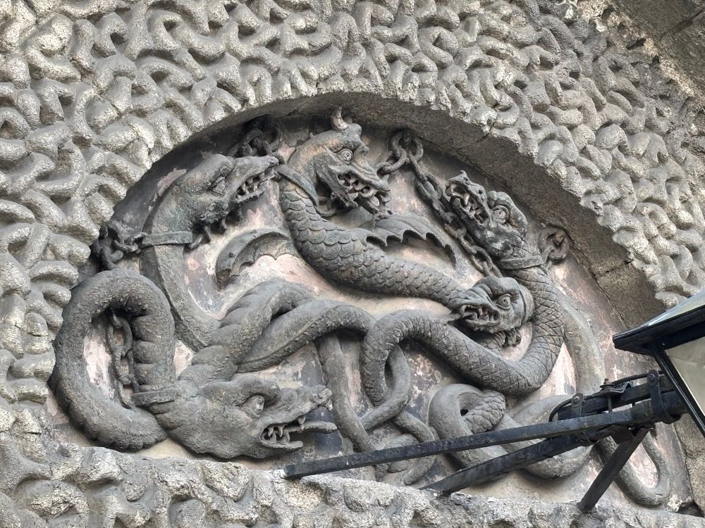 Photo of carving above the main entrance to Kilmainham Gaol, 1796, depicting a five headed hydra fighting its chains.