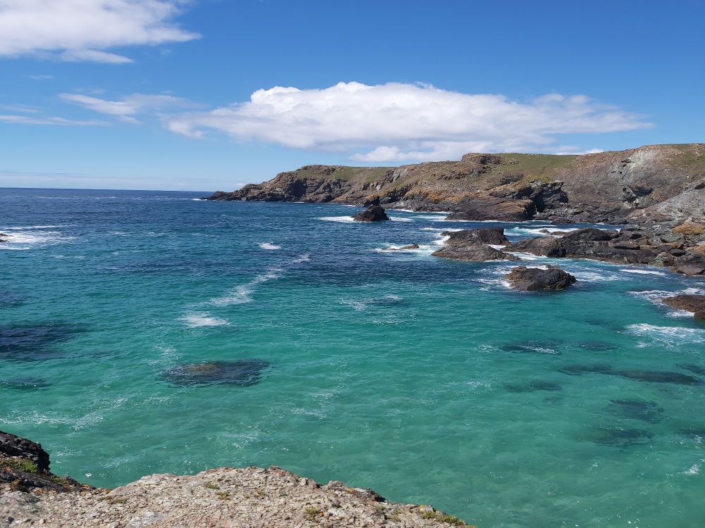 Turquoise sea and wild rocks in the sun.