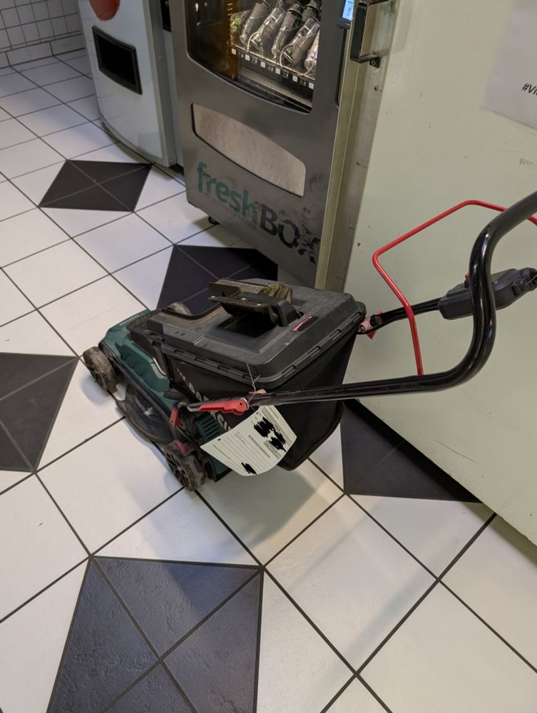 Rasenmäher mit Fundzettel