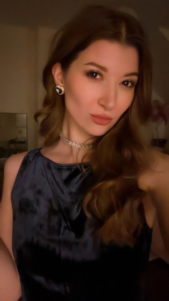 Selfie with a blue velvet dress, diamond choker and a sapphire heart shaped earring