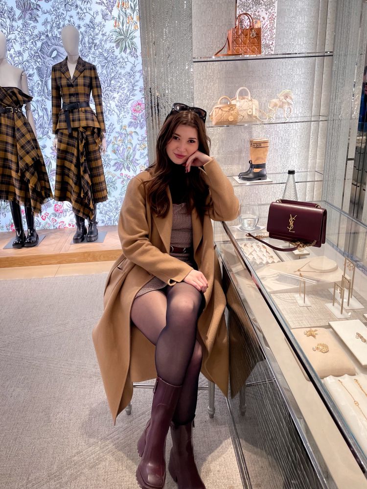 Goddess sitting with crossed legs in the Dior store