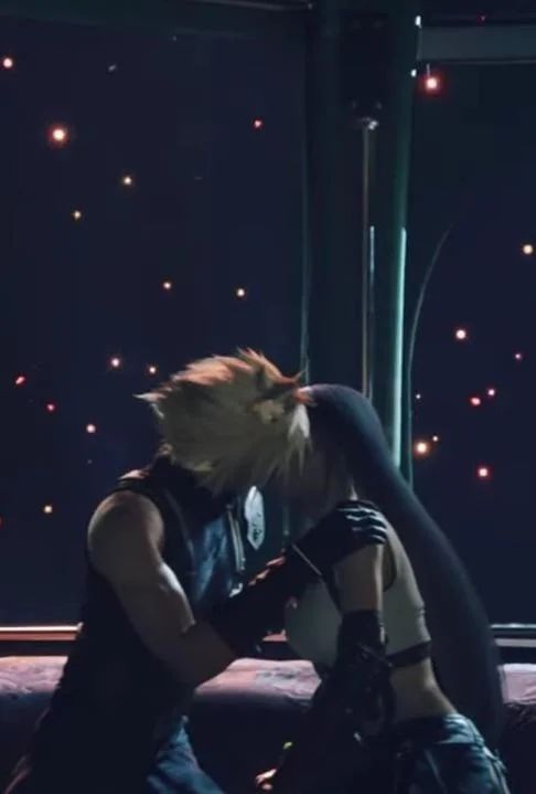 Cloud and Tifa kiss