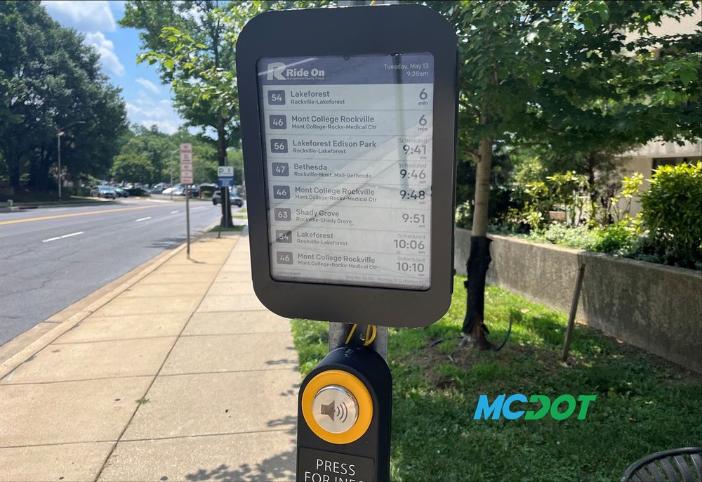 picture of an e-screen at a bus stop with the mcdot logo