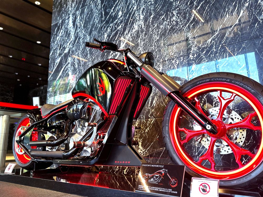 「FEARLESS - YEAR OF SHADOW」を記念して製作されたカスタマイズバイク（SHADOW'S MOTORCYCLE）
