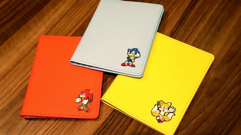 ソニック、ナックルズ、テイルスがデザインされたパスポートケース（表）