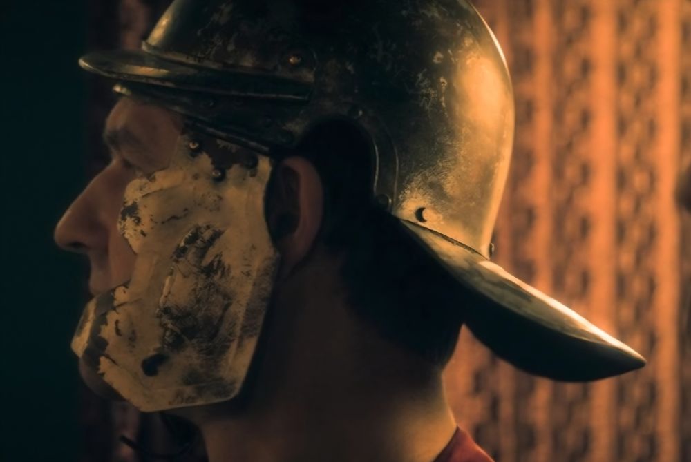 Man wearing some kind of helmet that looks almost exactly unlike a Roman legionary of the mis 1st century BC would have worn