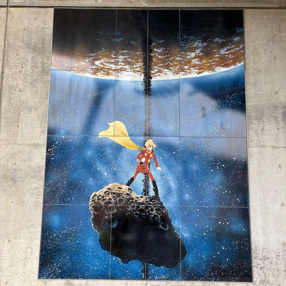 石ノ森萬画館の入り口にあるサイボーグ009の壁画の写真