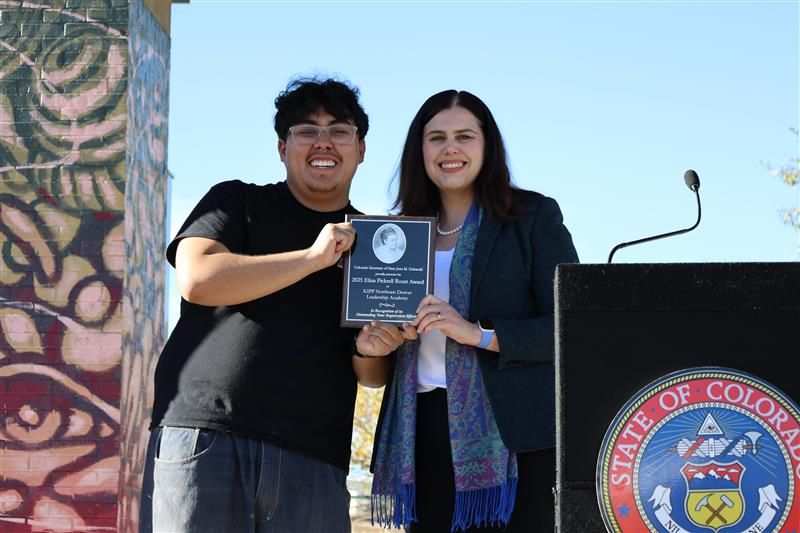 Secretary Griswold presenting the Eliza Pickrell Routt award to students in Denver. 