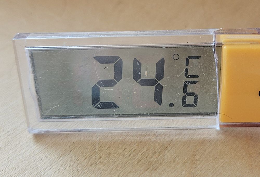 Thermomètre indiquant 24,6°C