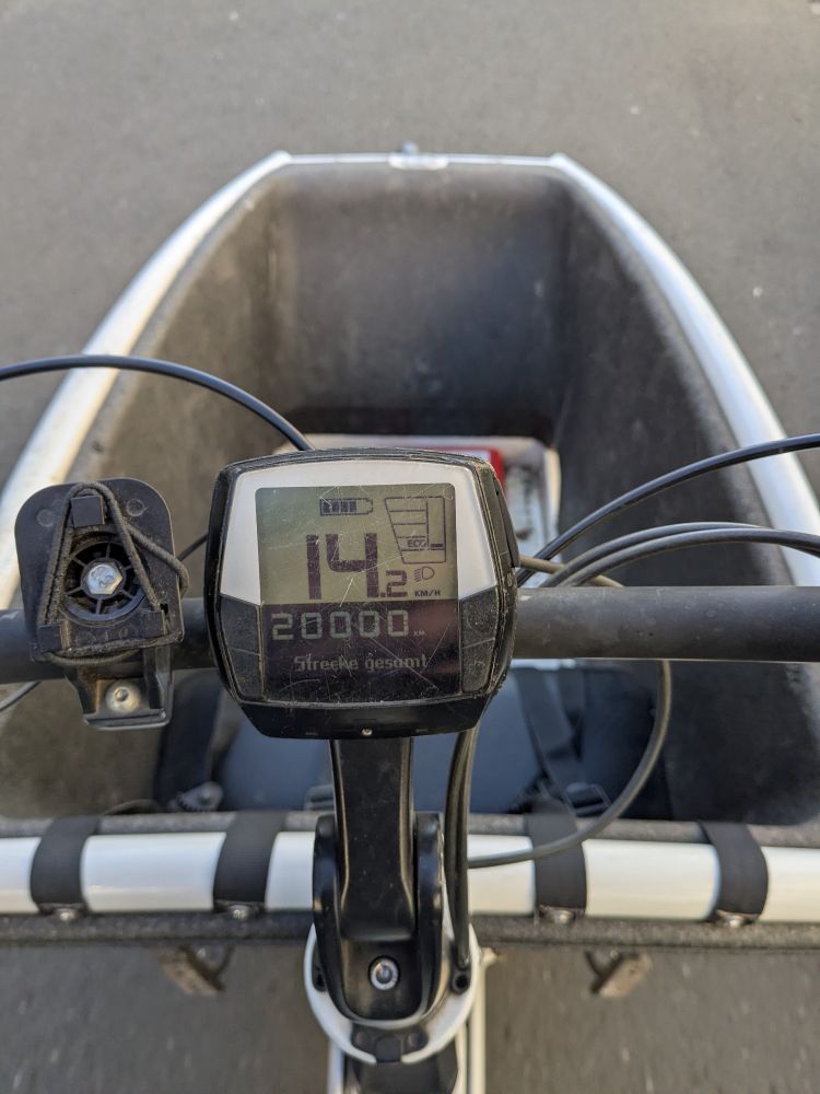 Picture is showing an e-assist Cargobike, odometer reads 20000 km.