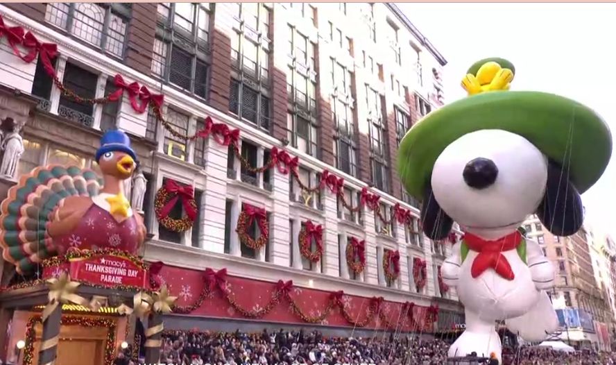 Snoopy balloon in front of Macy's