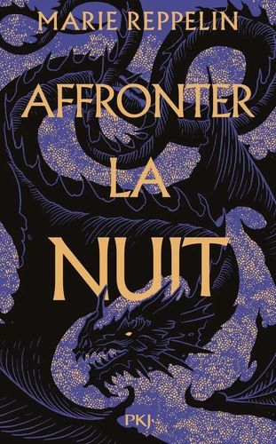 La couverture représente un dragon noir entrain de voler sur un fond violet et or avec le titre "affronter la nuit" et le nom de l'autrice par dessus en lettre dorés.