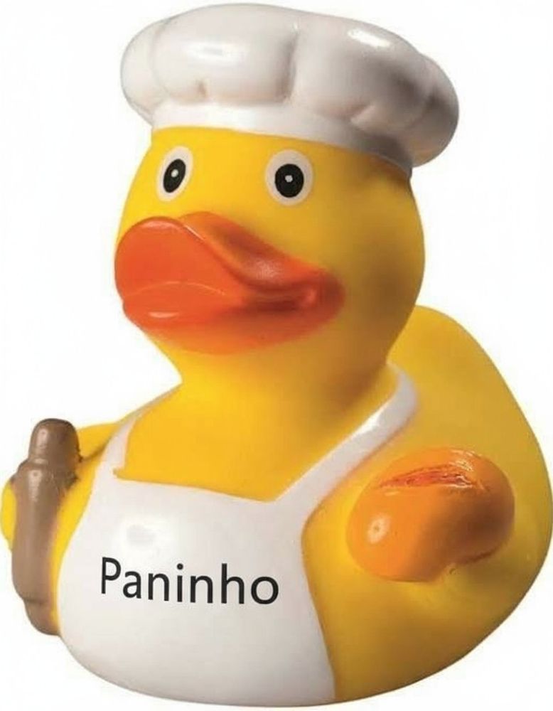 eine gelbe ente mit weisser bäckermütz und schürz mit schwarzem schriftzug paninho