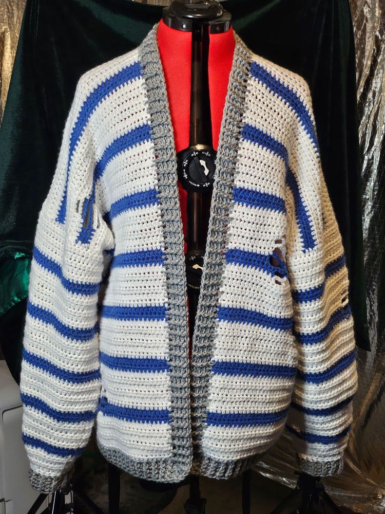 Crocheted cardigan in white and blue 